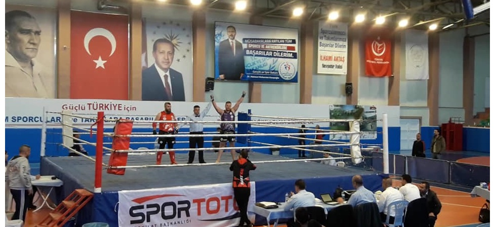 Salihlili sporcu Muay Thai’de Türkiye şampiyonu