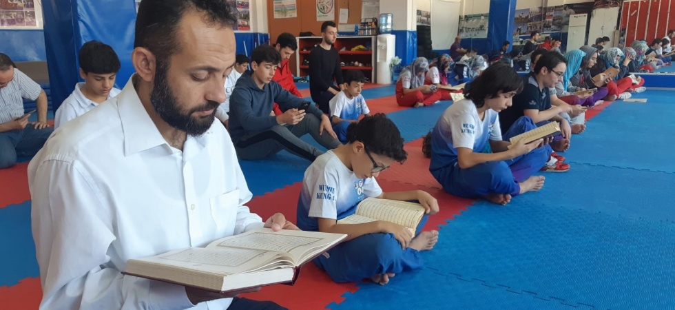 Wushu sporcuları Mehmetçik için Fetih Suresi okudu