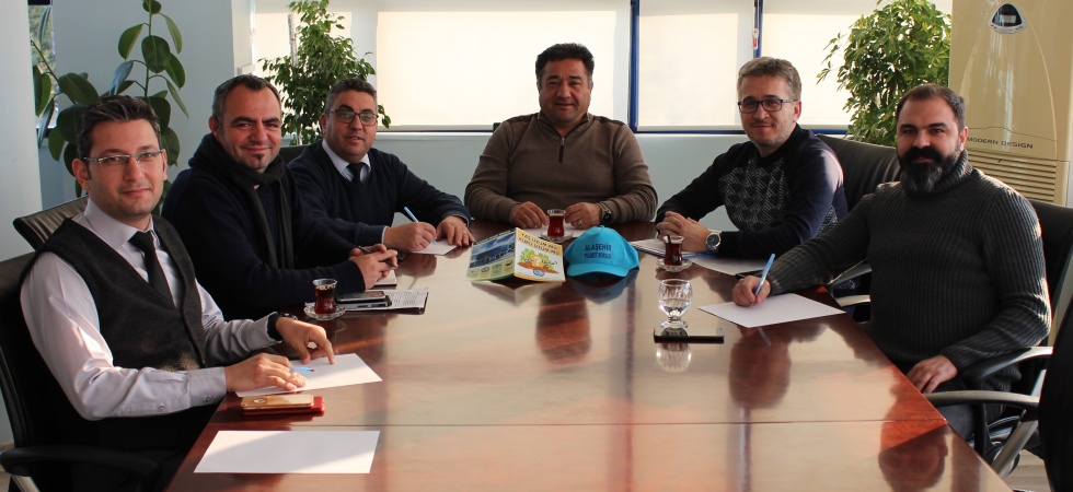 Alaşehir'de üzüm üreticilerine bilgilendirme toplantısı