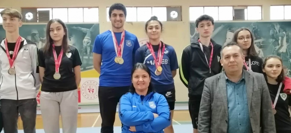 Yunusemreli badmintonculardan büyük başarı