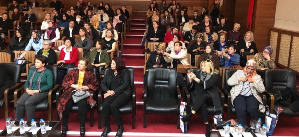 Büyükşehir belediyesinin kadınlara yönelik çalışmalarını anlattı