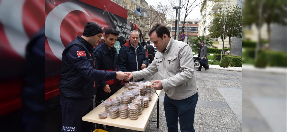 İtfaiye personelinden şehitler için helva hayrı