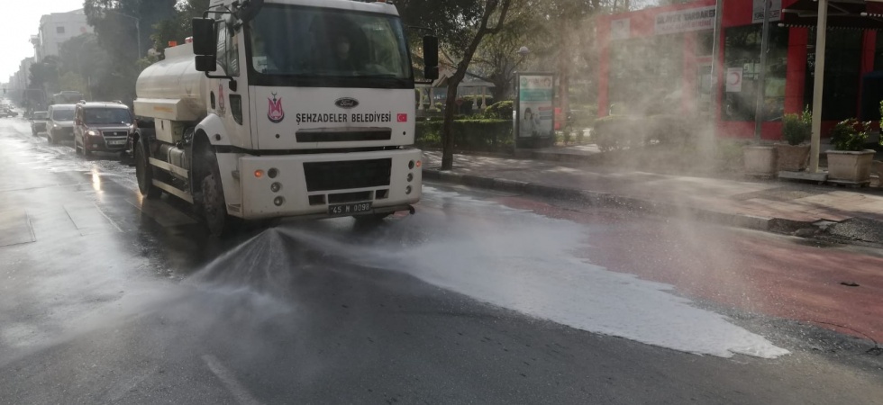 Şehzadeler’in sokaklarında dezenfekte çalışmaları başladı