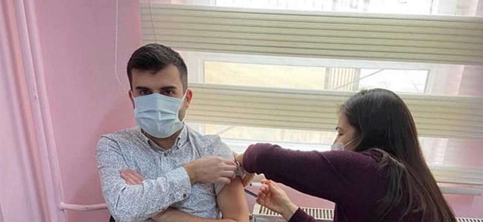 Selendi’de sağlık çalışanlarına aşı yapıldı