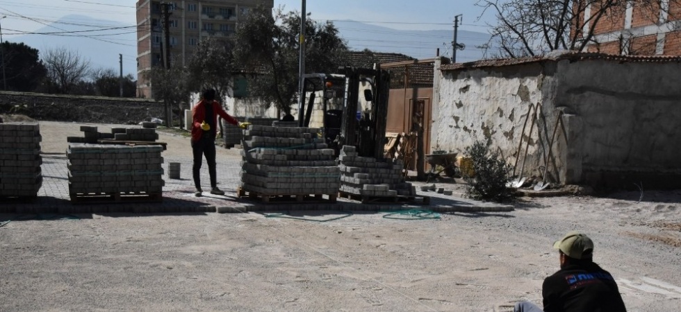 Yunusemre’den Muradiye’ye kilitli parke taşı