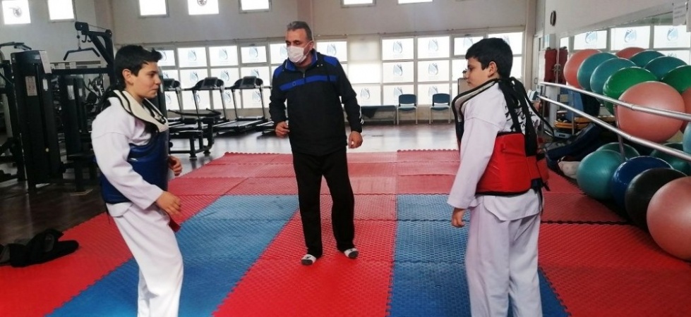 Yunusemreli taekwonducular çalışmalarını sürdürüyor