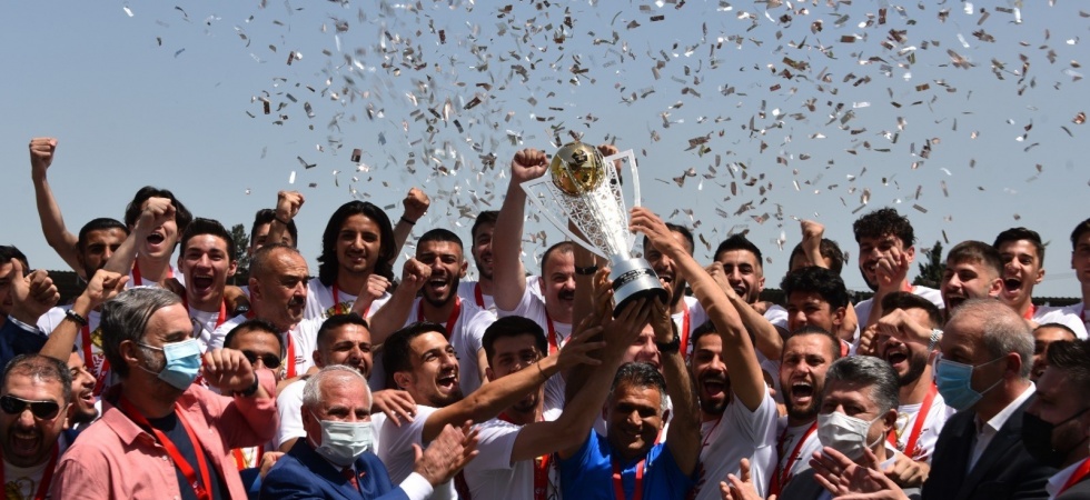 Somaspor’da şampiyonluk kupası coşkusu
