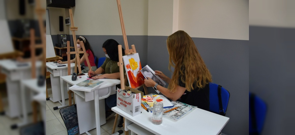 Yunusemreli kadınlar resim yeteneklerini geliştiriyor