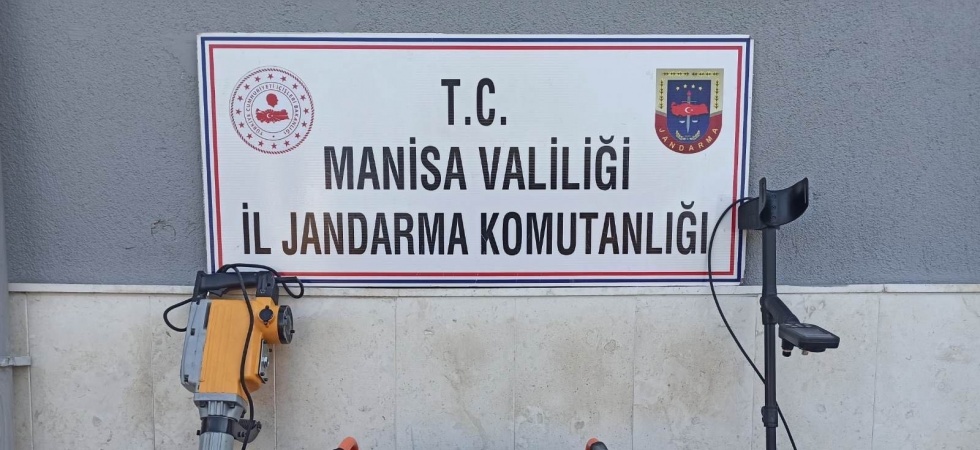 Manisa’da kaçak kazı yapan 4 kişi suçüstü yakalandı