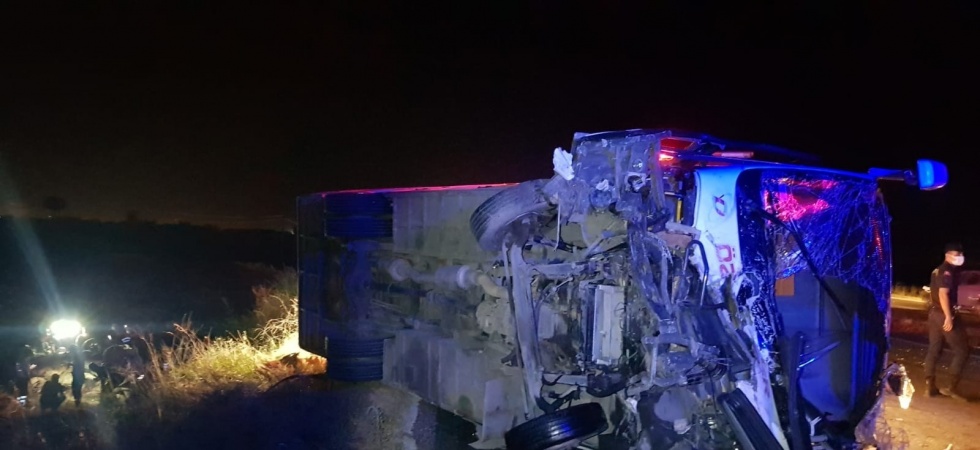 Manisa’da işçi servisi otomobille çarpıştı: 3 ölü, 4 yaralı