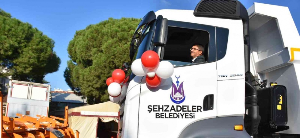 Şehzadeler Belediyesinin yeni araçları törenle tanıtıldı