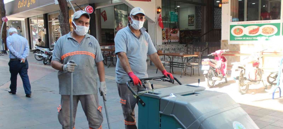 Temizlik çalışanlarından vatandaşlara ’Çevreyi temiz tutma’ çağrısı