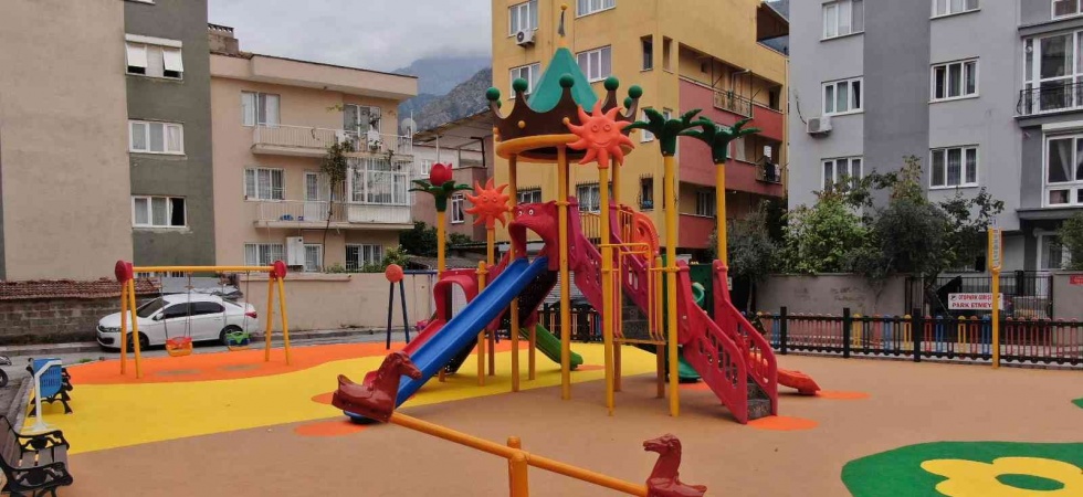 Yunusemre Belediyesi parklara yenileme
