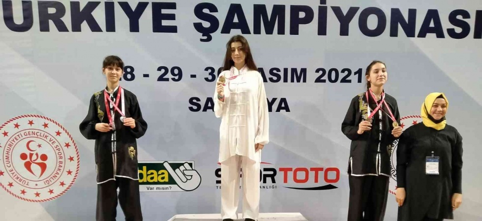 Yunusemreli wushucular Sakarya’da Türkiye şampiyonu oldu
