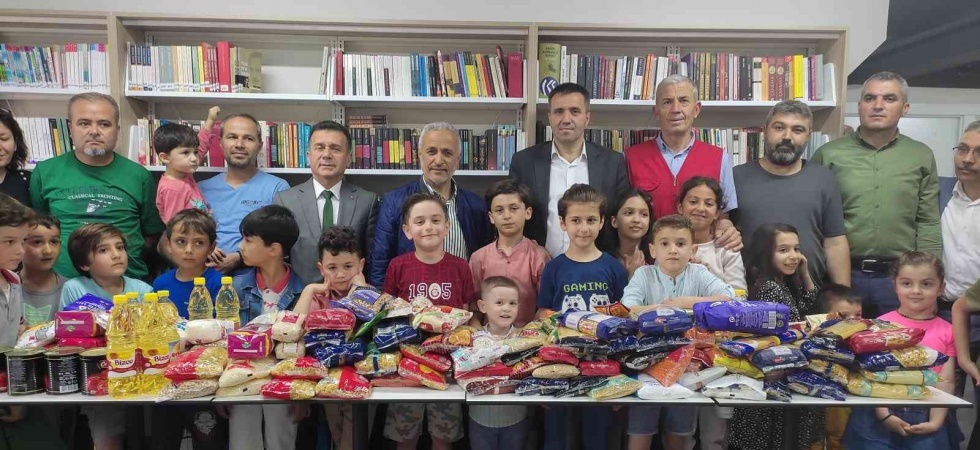 TDED Manisa Şubesinden Türk Kızılay’a gıda kolisi bağışı