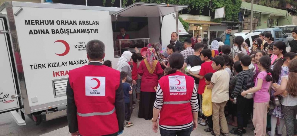 Türk Kızılay Manisa Şubesi 6 bin kişiye sıcak yemek dağıttı