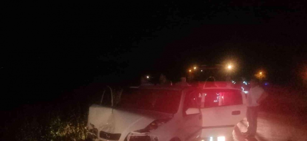 Manisa’da iki otomobil çarpıştı: 1’i ağır 6 yaralı