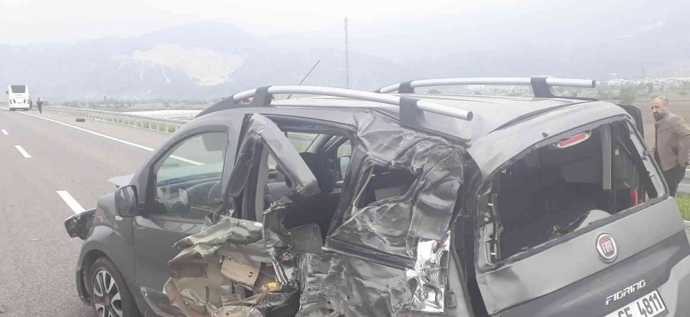 Manisa’da yolcu otobüs ile ticari araç çarpıştı: 5 yaralı