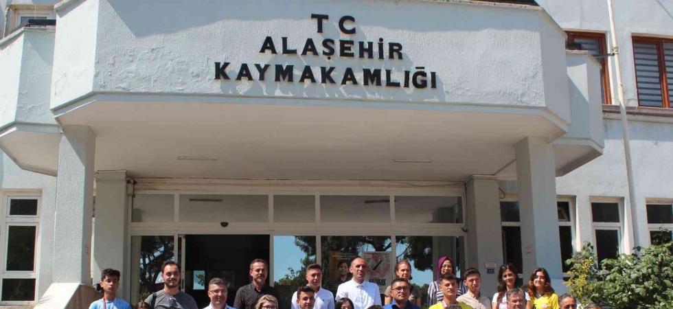 Alaşehirli öğrenciler Model Uçak Türkiye Şampiyonası’nda madalyaları topladı