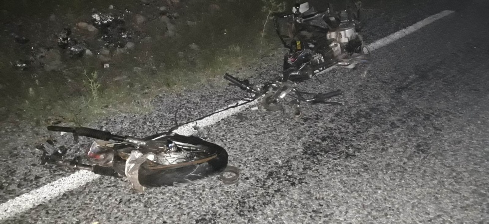 Kamyonet ile motosiklet çarpıştı: 1 ölü
