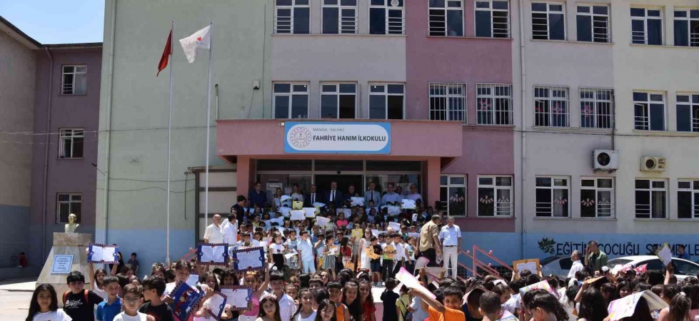 Salihli’de 30 bin öğrenci yaz tatiline çıktı