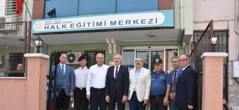 Salihli’de "Geri Dönüşüm Kütüphanesi" açıldı