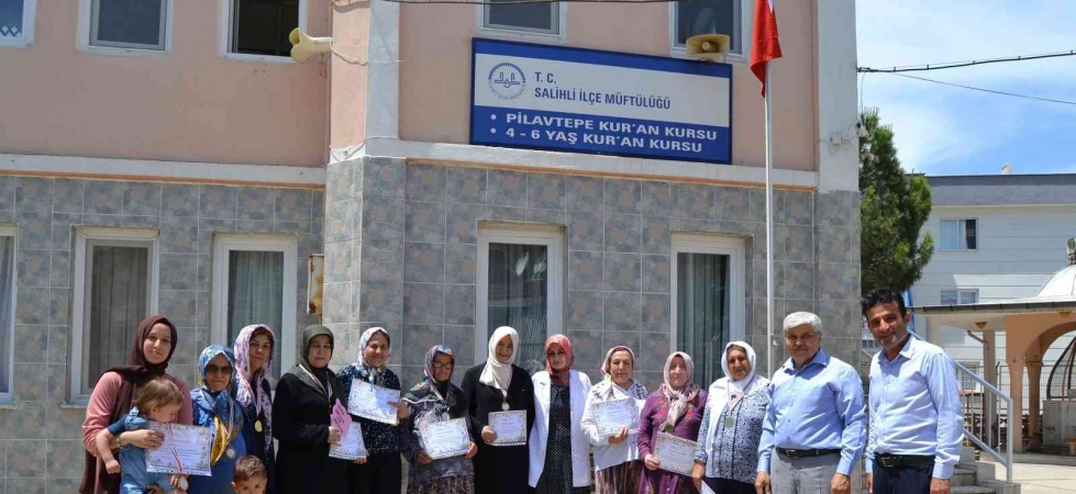 Salihli’de kursiyerler, katılım belgelerini aldı