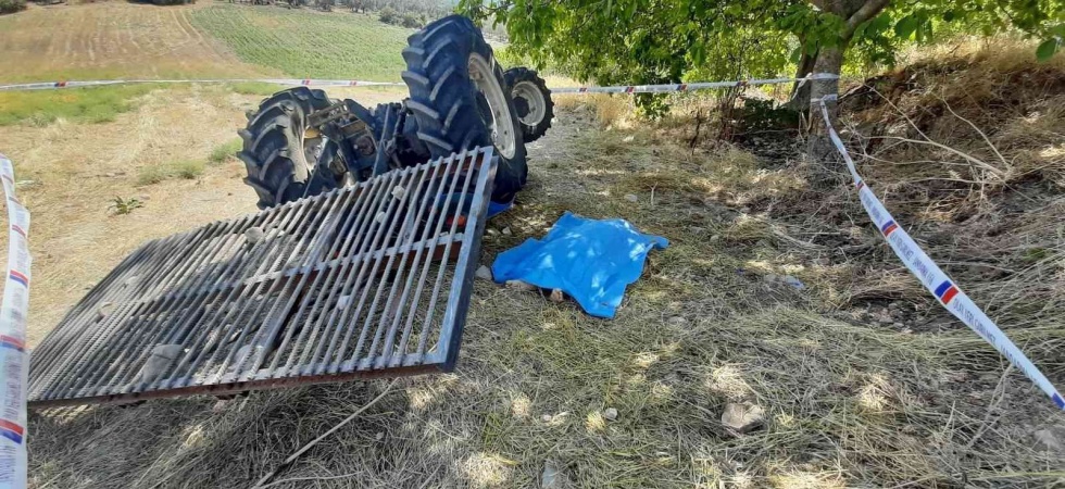 Soma’da traktörün altında kalan sürücü hayatını kaybetti