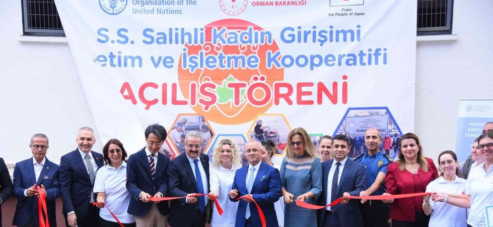 Salihli’de sebze ve meyve kurutma tesisi törenle açıldı