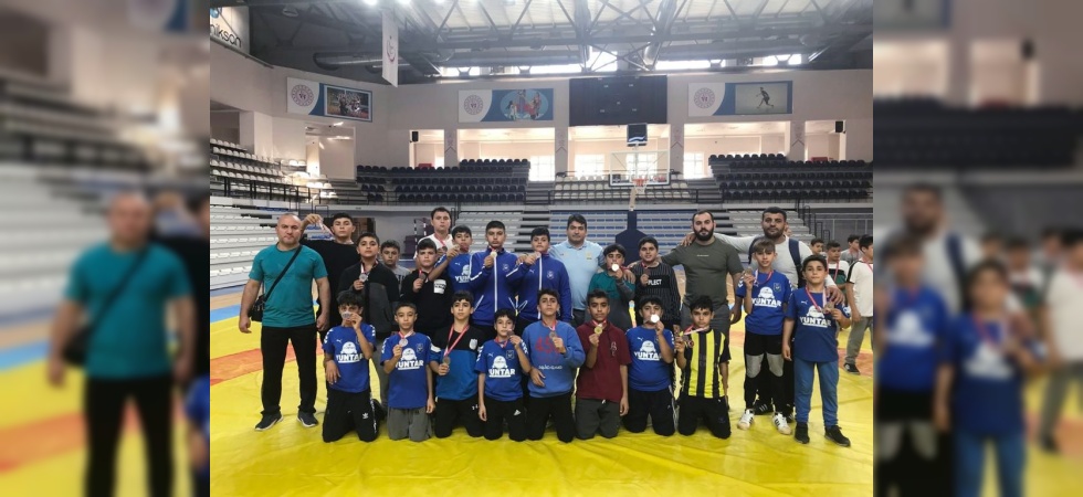 Yunusemreli güreşçiler Turgutlu’da madalyaları topladı