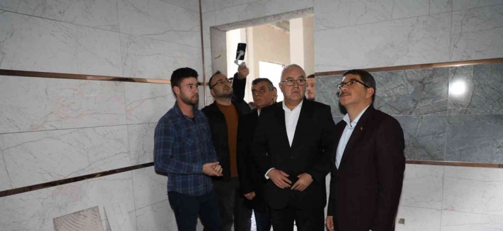 Başkan Çelik Millet Kütüphanesi ve Gençlik Merkezi inşaatında incelemede bulundu