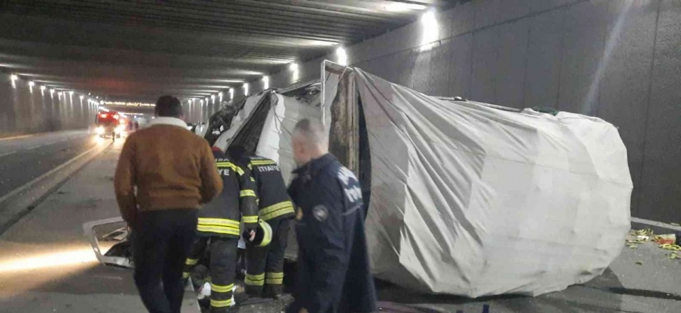 Turgutlu köprülü kavşak tünelinde kaza: 1’i ağır 4 yaralı
