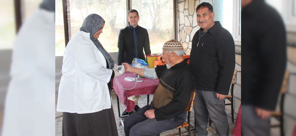 Köylerde kapı kapı dolaşıp sağlık taraması yapıyorlar