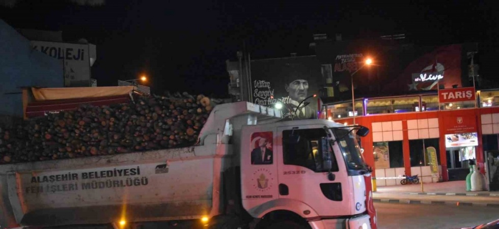 Alaşehirliler depremzedeler için kenetlendi