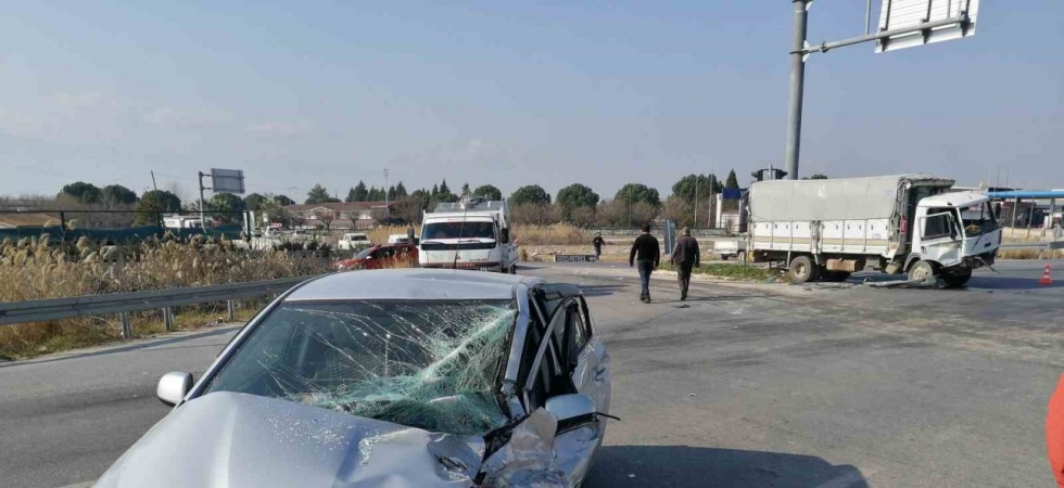 Depremzede aile Manisa’da kaza yaptı: 1 ölü, 5 yaralı