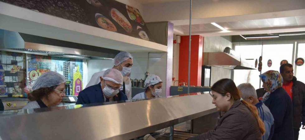 Manisa deprem bölgesi için üretmeye devam ediyor