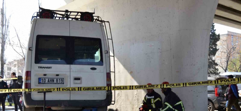 Manisa’da minibüs motosiklete çarptı: 1 ölü