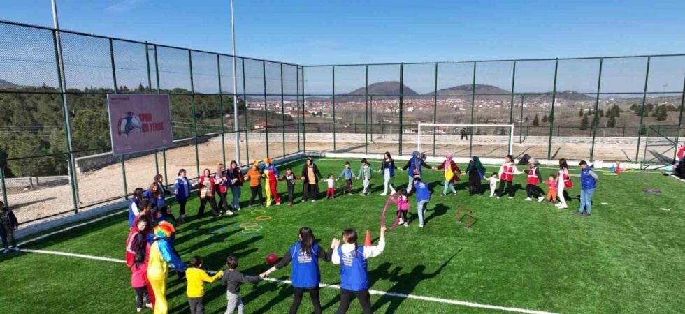 Depremzede çocuklar psikososyal desteğiyle zorlu süreci atlatıyor