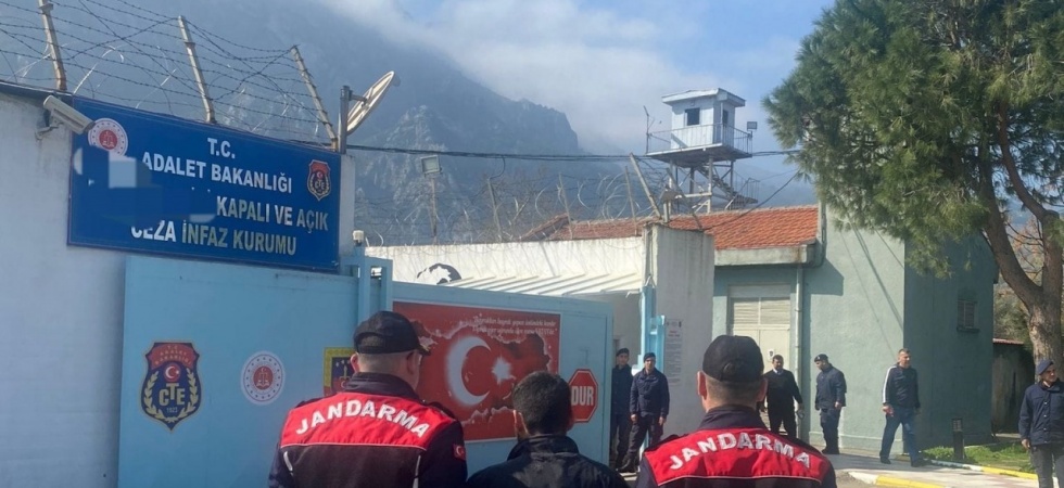 Manisa’da aranan 8 kişi jandarma dedektiflerinden kaçamadı