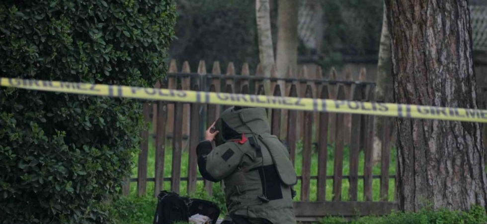 Manisa’da şüpheli valizden sucuk ve kıyafet çıktı
