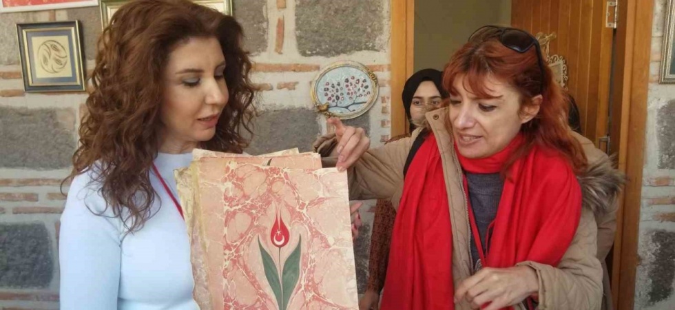 Manisa’ya gelen yabancı öğrenciler, Ebru sanatına hayran kaldı