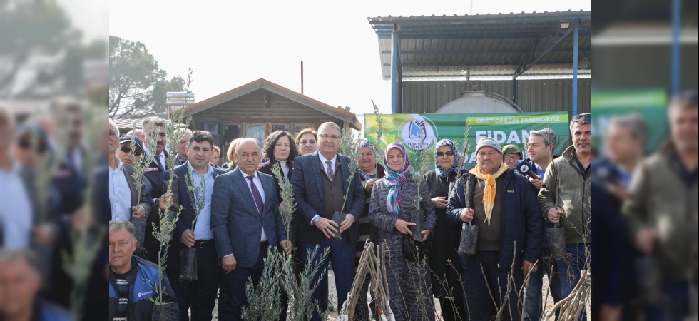 Yunusemre Belediyesi üreticisine 35 bin fidan dağıttı