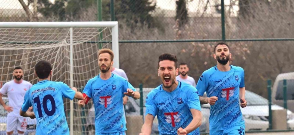 Yunusemre Belediyespor liderliğini sürdürdü