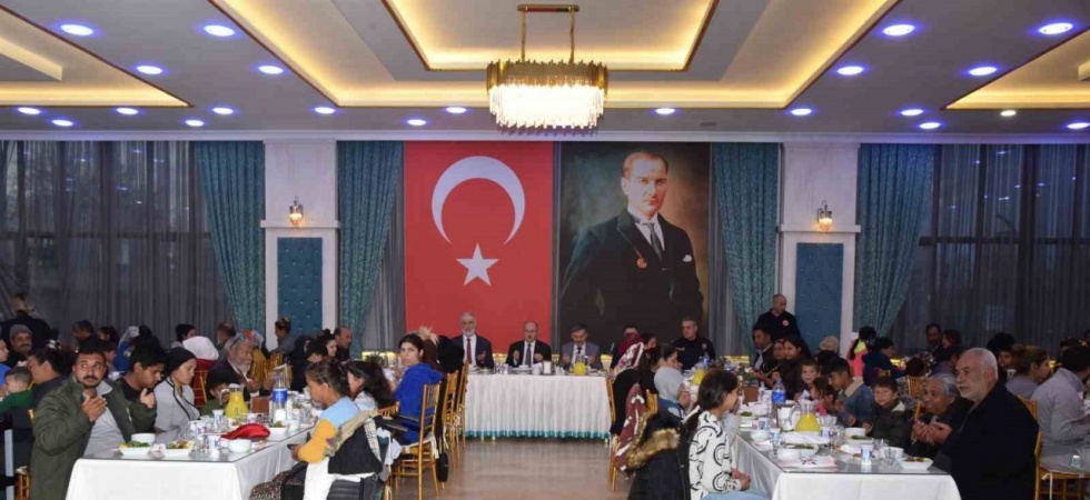 Vali Karadeniz, Roman vatandaşlarla iftarda bir araya geldi