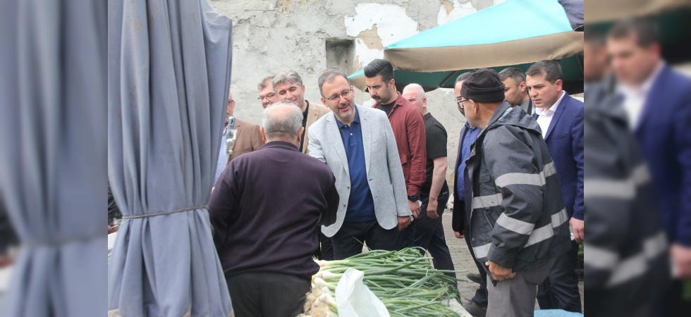 Bakan Kasapoğlu memleketinde pazar alışverişi yaptı