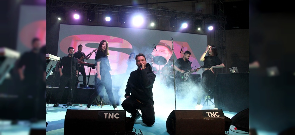 Ünlü şarkıcı Sinan Akçıl Kula’da konser verdi