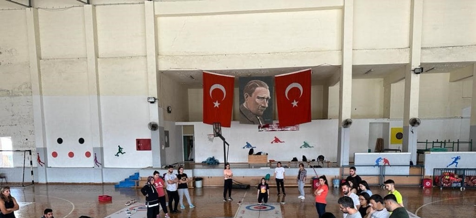 Salihli’de çocuklar ve gençler, Floor Curling ile tanışacak