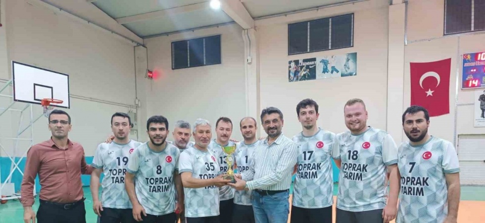 Sarıgöl’de 40 gün süren voleybol turnuvası tamamlandı