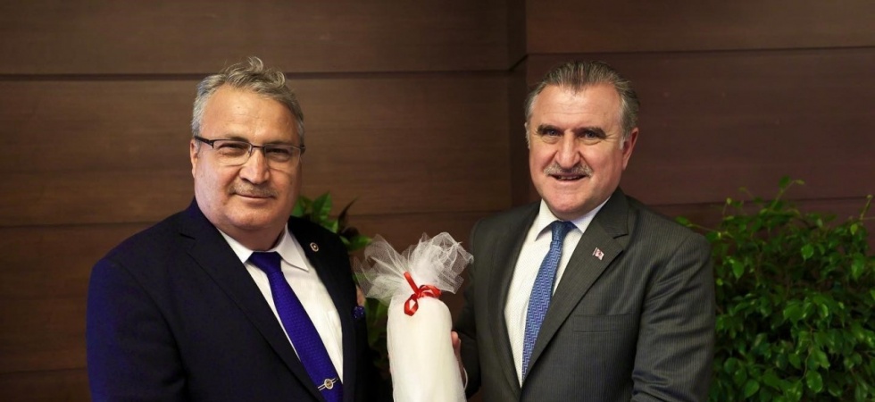 Başkan Çerçi kabine üyeleri ve bürokratları güreşlere davet etti