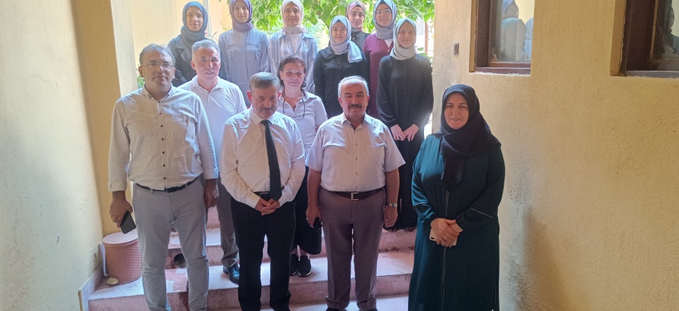 Hem Kur’an öğreniyorlar hem de sanatın her alanını